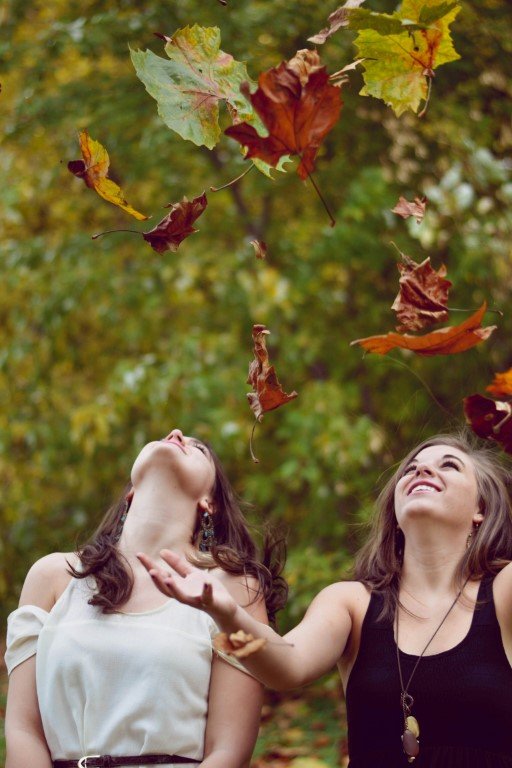 jeté de feuilles d'automne